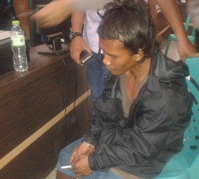 Pria yang nekat memanjat jembatan Batanghari II saat diamankan di Polresta Jambi