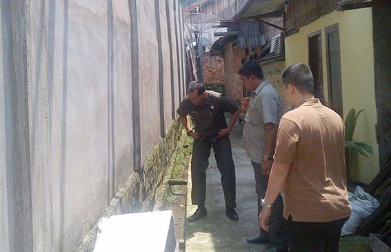 Komisi III sidak ke bangunan pagar yang meresahkan warga RT 08 Kelurahan Sulanjana Kecamatan Jambi Timur.