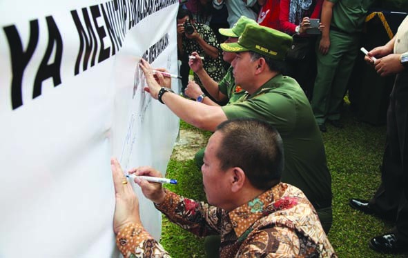 Walikota Jambi deklarasi penutupan kegiatan prostitusi di Payo Sigadung dan Langitbiru.
