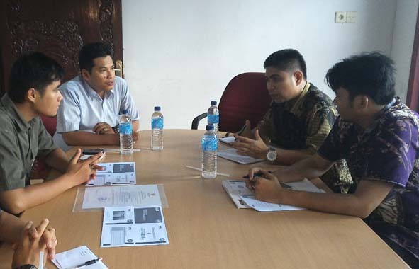 Dua staf Komisi Pemberantasan Korupsi (KPK) Republik Indonesia, Mohammad Rofie Hariyanto, David Sepriwasa,  berkunjung ke Kantor Radarjambi, anak perusahaan Harian Pagi Jambi Star. 