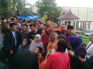 Antusiasme warga saat menyambut kedatangan SBY, di Gentala Arasy.