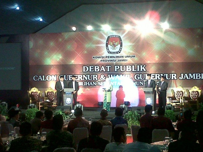 Berlangsungnya debat ronde terakhir.