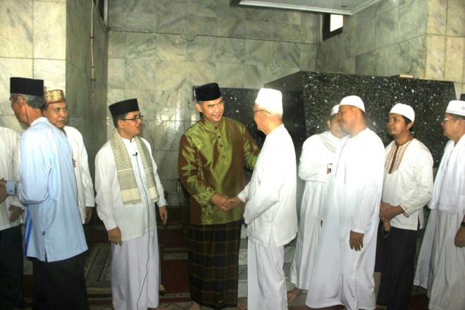 Walikota Jambi melaksanakan sholat sunnah gerhana (khusuf), pada Rabu pagi (9/3) di Masjid Nurdin Hasanah Kota Jambi.