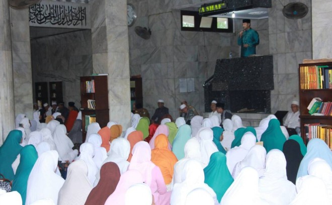 Walikota Jambi, H Syarif Fasha, menghadiri kegiatan Isra Mikraj di Masjid Nurdin Hamzah Sipin, Kota Jambi