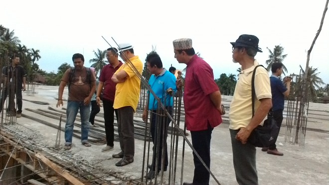  Walikota Jambi H. Syarif Fasha meninjau pekerjaan fisik Pasar Talang Banjar.