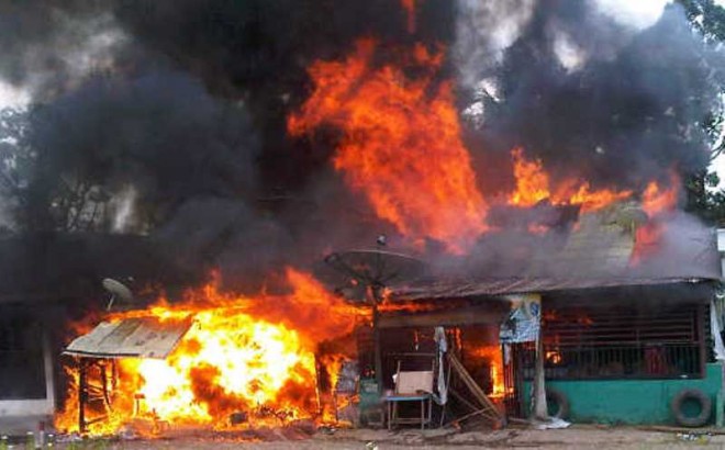 Kondisi rumah warga desa Mandiangin yang terbakar.