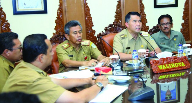 Walikota Jambi bersama Sekda, Kadisdik dan Kabag Humas, saat konferensi pers terkait PPDB.