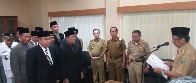 Sumpah jabatan dibacakan Pj Bupati Sarolangun, Arief Munandar saat mengukuhkan 19 pejabat, kemarin.