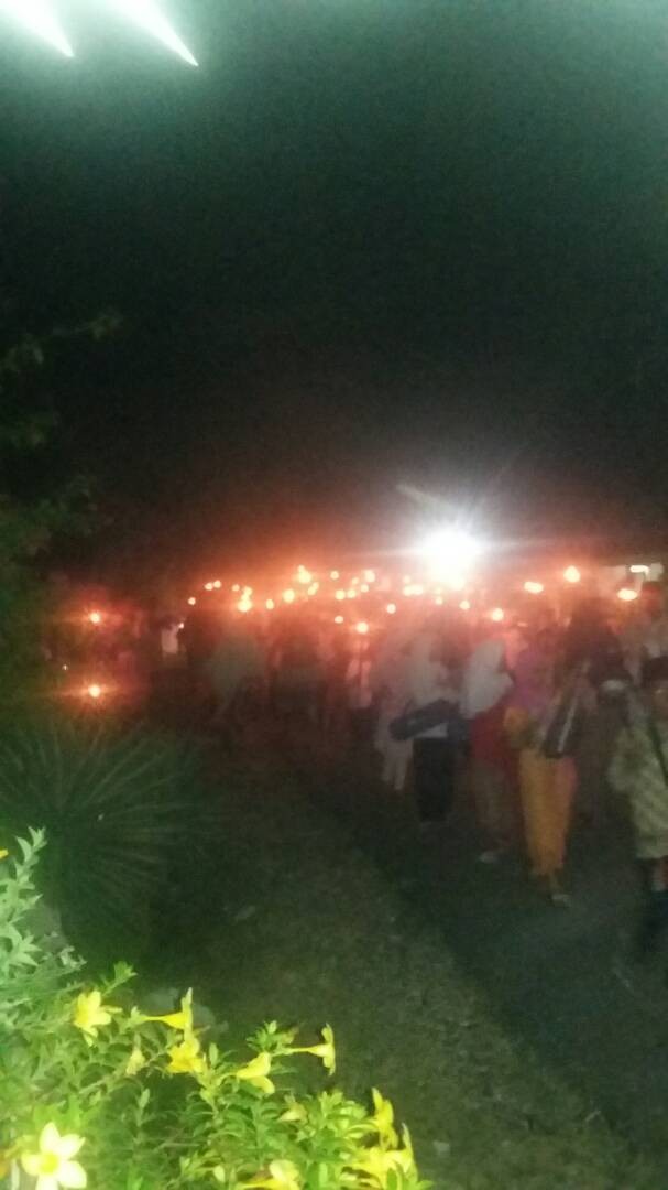 Suasana pawai obor di desa Sungai Abang, Kecamatan Sarolangun.