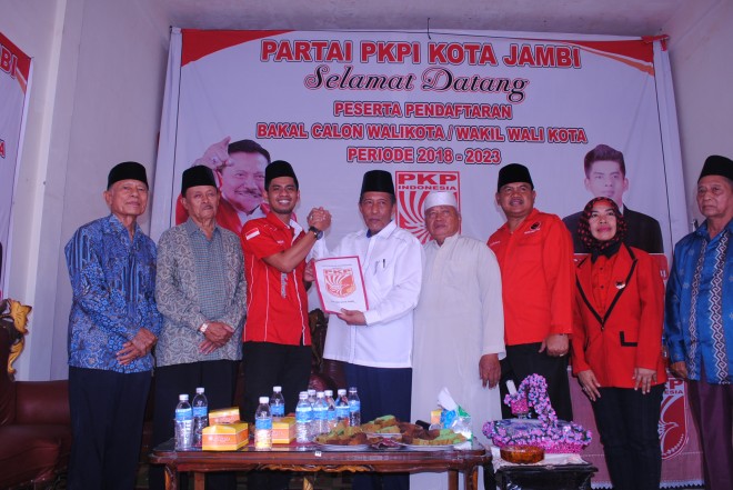 Abdullah Sani kembalikan formulir ke DPK PKPI Kota Jambi, Senin (31/7)