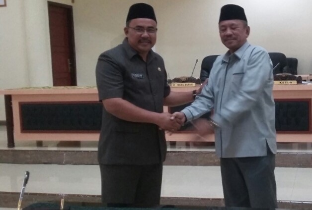 Keakraban Wabup, H Hillalatil Badri dengan Ketua DPRD, H Muhammad Syaihu