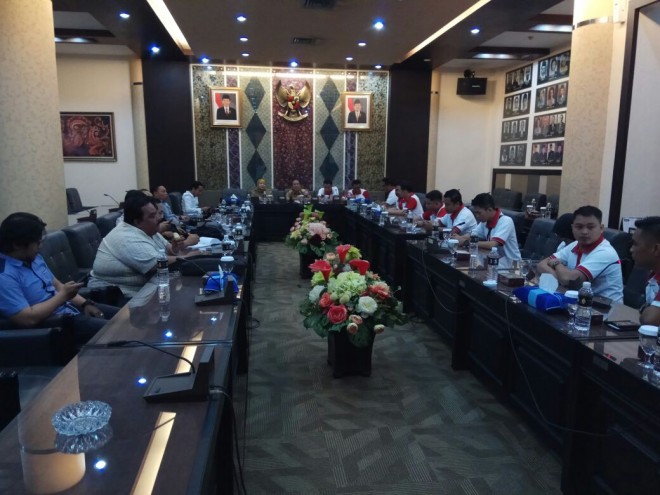 Suasana pertemuan Sekretariat DPRD dan Jurnalis  Jambi dengan Sekretariat DPRD Jawa Timur 