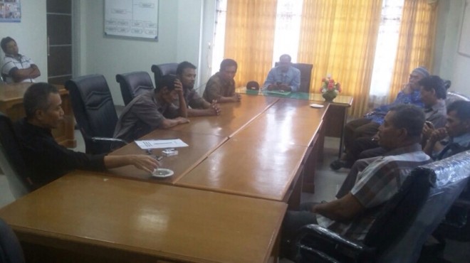 Pertemuan perwakilan warga desa Mentawak Ulu dengan anggota Komisi I DPRD Sarolangun