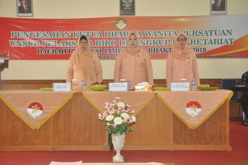 Pengesahan Ketua Dharma Wanita Persatuan (DWP) Unsur Pelaksana Biro di Lingkup Sekretariat Daerah Provinsi Jambi 2014-2019