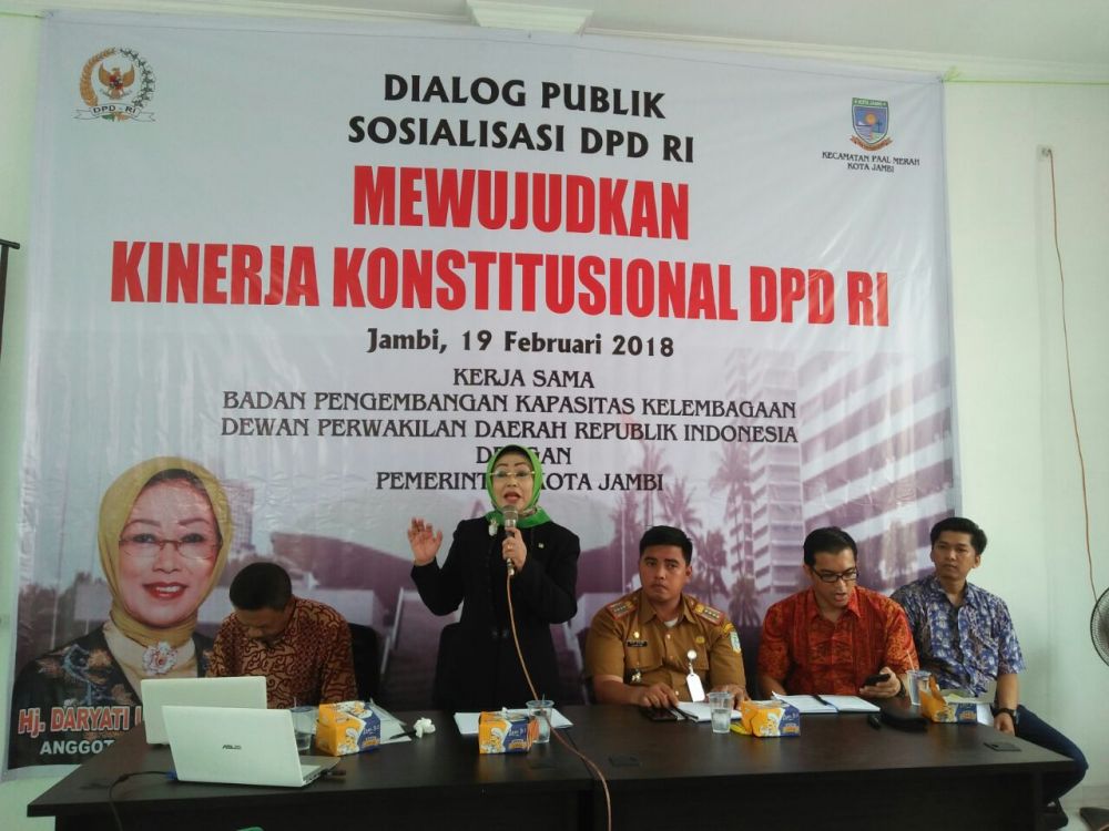 Dialog Publik Sosialiasi DPD RI Oleh Hj Daryati Uteng  Untuk Mewujudkan Kinerja Konstitusional.