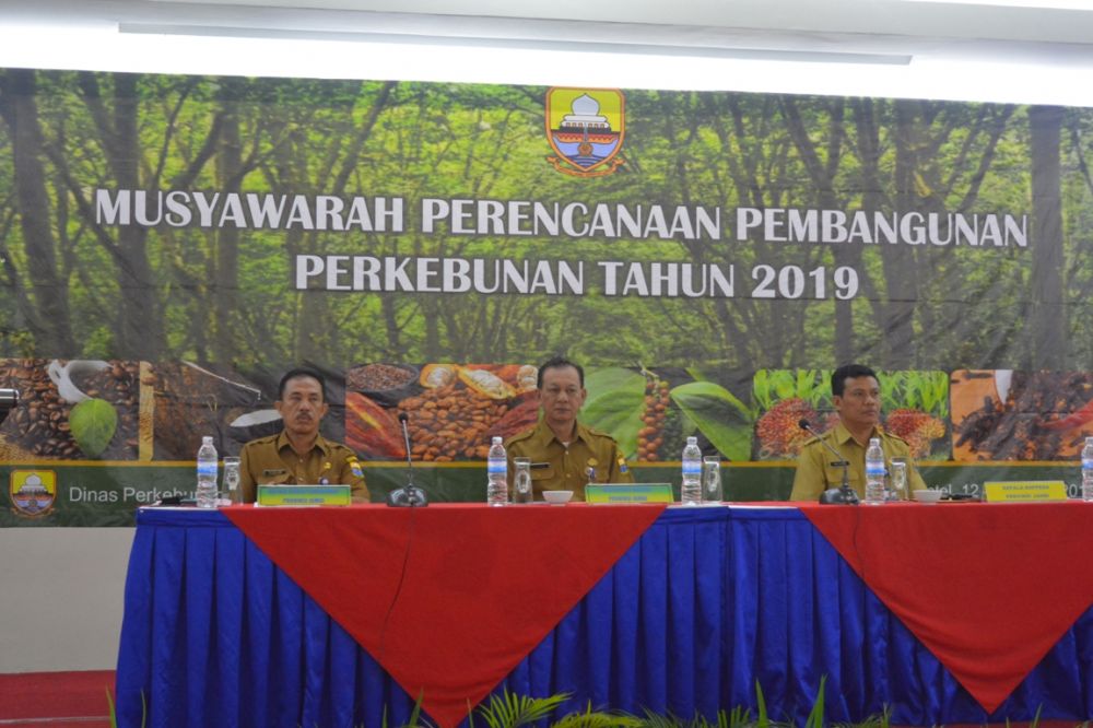 sekda membuka Musyawarah Perencanaan Pembangunan (Musrenbang) Perkebunan Tahun 2018, di salah satu hotel di Jambi, Selasa.(13/03/2018).
