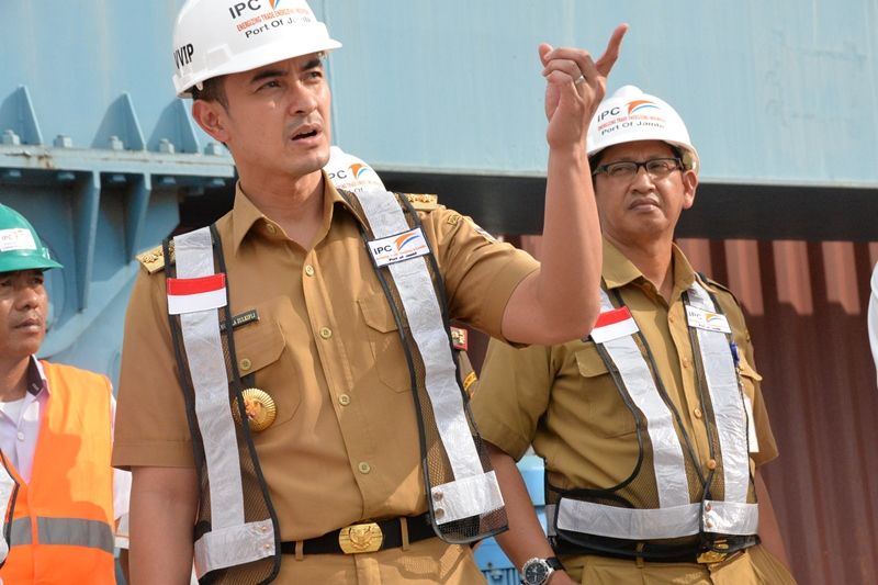 Gubernur Zola saat Peninjauan Pelabuhan Talang Duku, Senin (19/03/2018).