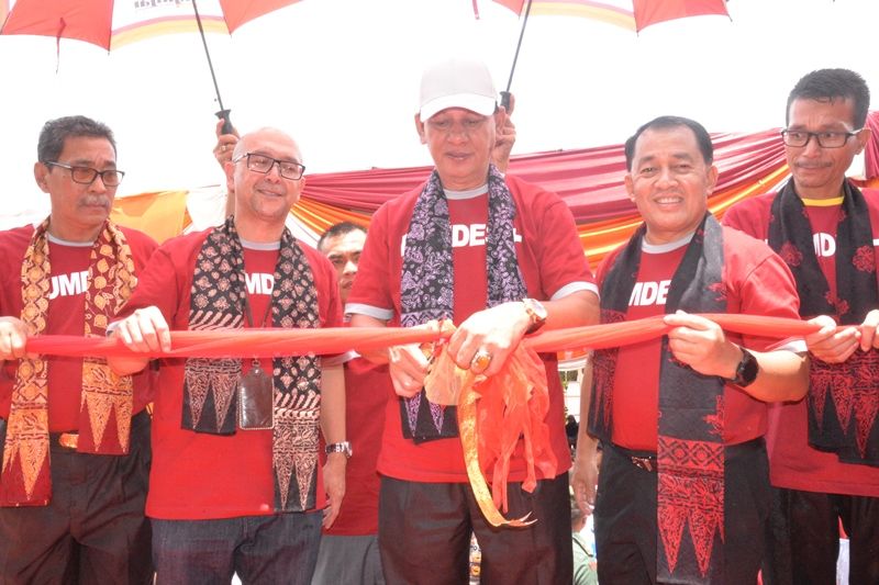 Sekretaris Daerah (Sekda) Provinsi Jambi, Drs.H.M.Dianto,M.Si dalam Launching BUMDes Plus Manunggal Jaya, bertempat di Desa Bukit Sari Kecamatan Muaro Sebo Ilir Kabupaten Batanghari, Rabu (04/04/2018). 