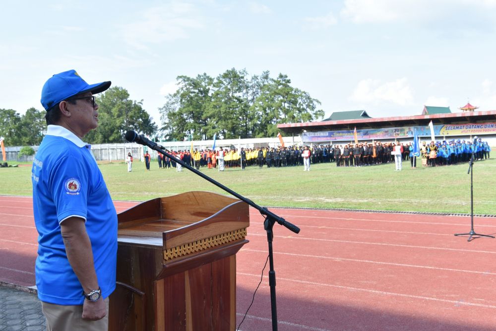 Plt Gubernur Jambi Fachrori saat membuka POPDA