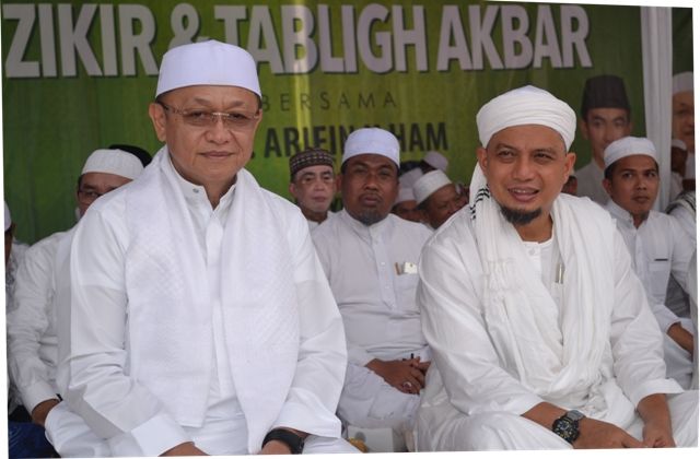 Dokumen Tabligh akbar Pemkab Sarolangun di Singkut. Bupati H Cek Endra bersama KH Arifin Ilham