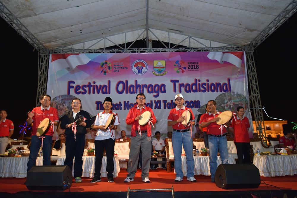 Pembukaan Festival Olahraga Tradisional Tingkat Nasional XI Tahun 2018 dan Liga Santri Nusantara Region Sumatera VI Wilayah Jambi Tahun 2018, bertempat di Lapangan Depan Kantor Gubernur Jambi, Sabtu (7/7) malam