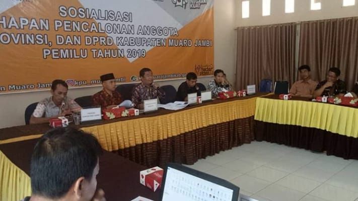 KPU Kabupaten Muaro Jambi saat melakukan sosialisasi pendaftaran Caleg, baru-baru ini.