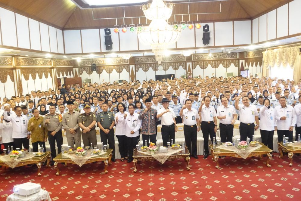 Pembekalan Calon Pegawai Negeri Sipil (CPNS) pada Kantor Wilayah Kementerian Hukum dan HAM Jambi oleh Menteri Hukum dan HAM Republik Indonesia, bertempat di Auditorium Rumah Dinas Gubernur Jambi, Jumat (13/7) sore.