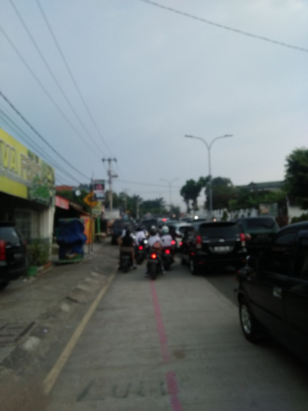Kemacetan di seputaran salah satu sekolah di Kota Jambi  pagi ini.