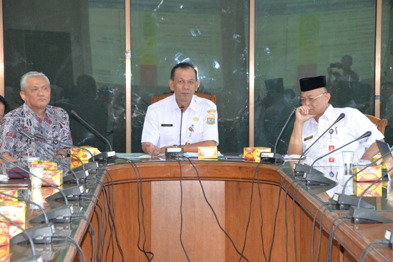  Rapat Hasil Evaluasi Penilaian Kepatuhan Standar Pelayanan Publik Tahun 2018, bertempat di Ruang Utama Kantor Gubernur Jambi, Rabu (18/07).