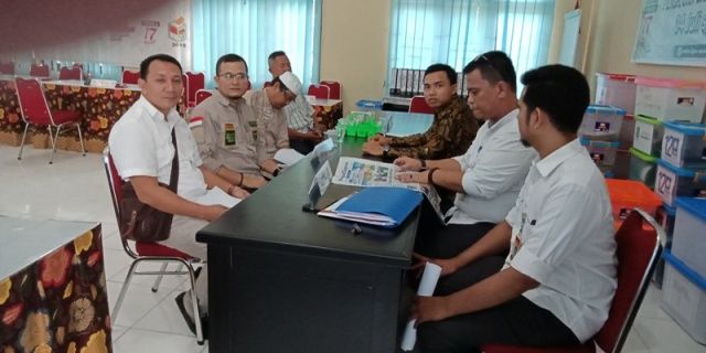 Pengurus DPC PPP Sarolangun saat mengembalikan perbaikan berkas Bacaleg di KPUD Sarolangun pada Selasa (31/7) siang