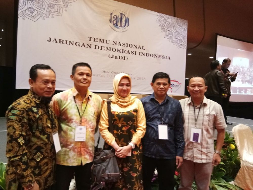 Para alumni penyelenggara Pemilu di Provinsi Jambi yang mendedikasikan diri bergabung di JaDI