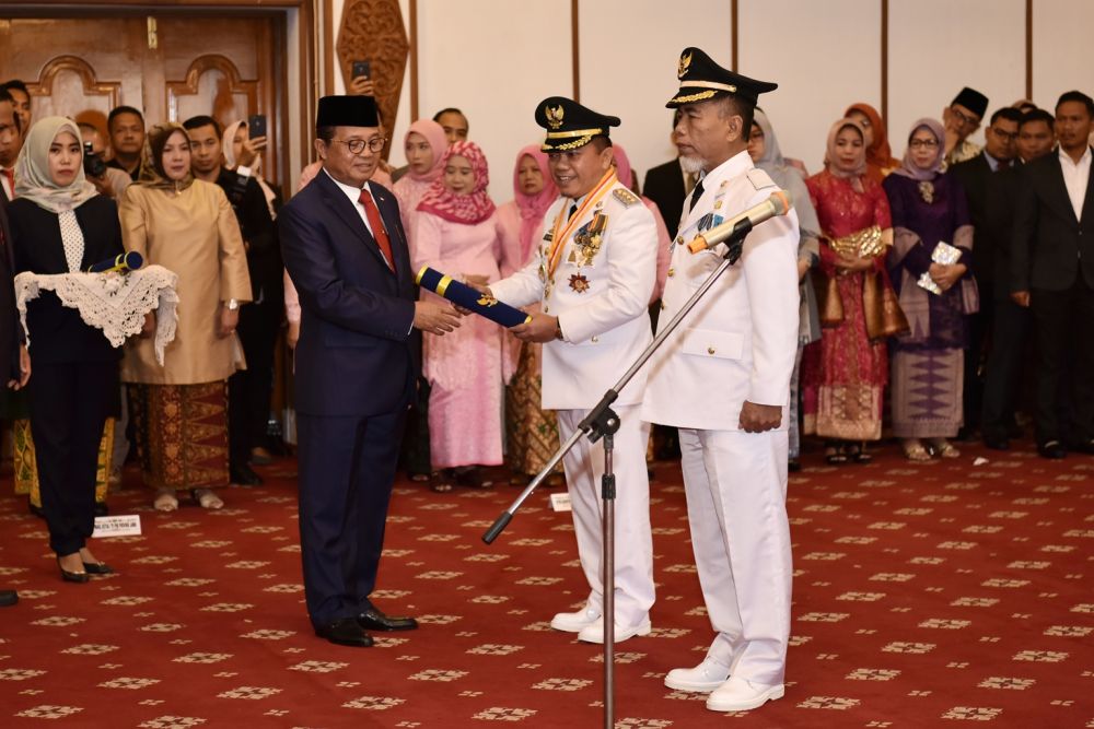 Plt.Gubernur Jambi melantik Bupati dan Wakil Bupati terpilih Kabupaten Merangin periode 2018-2023 Al Haris dan Mashuri, Sabtu (22/9)