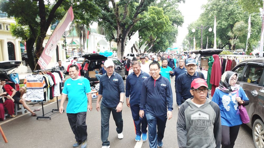 Sekda Provinsi Jambi M Dianto Mengikuti Jalan Santai Memperingati Hari Kesehatan Nasional 2018
