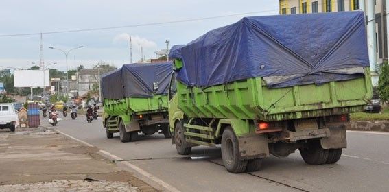 Truk Batubara di Kota Jambi