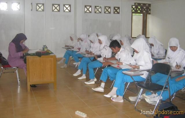 Kegiatan Belajar Mengajar SMK Kesehatan Fania Salsabila