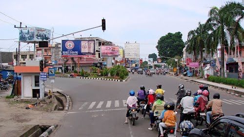 Salah Satu Kawasan Padat Kendaraan di Kota Jambi