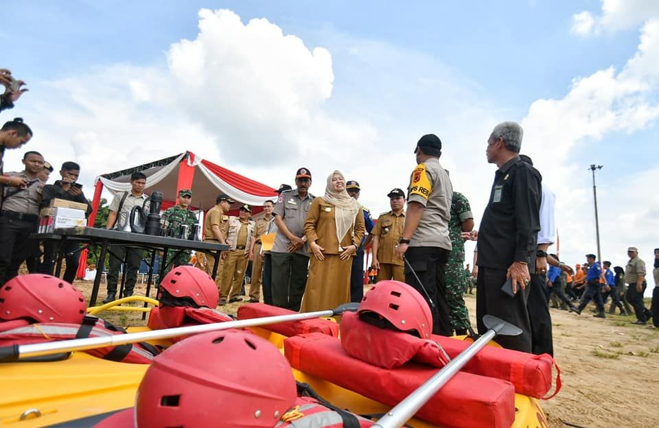 Bupati Masnah Mengecek Kelangkapan Siaga Banjir