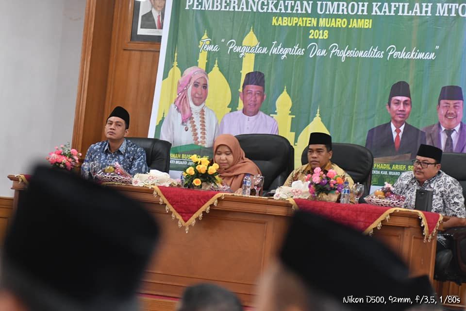 Sekda, Bupati Wakil Ketua DPRD dan Kakemenag dalam Peringatan Maulid Nabi