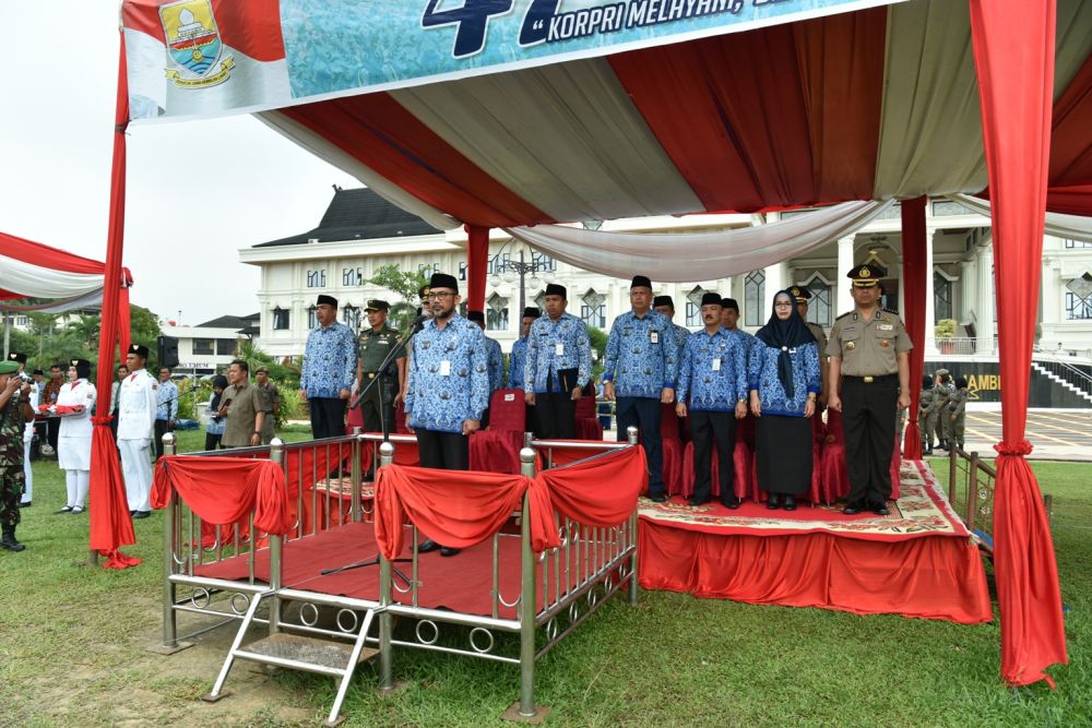 Asisten III Sekda Provinsi Jambi Sudirman saat memimpin rangkaian peringatan Dirgahayu KORPRI ke 47