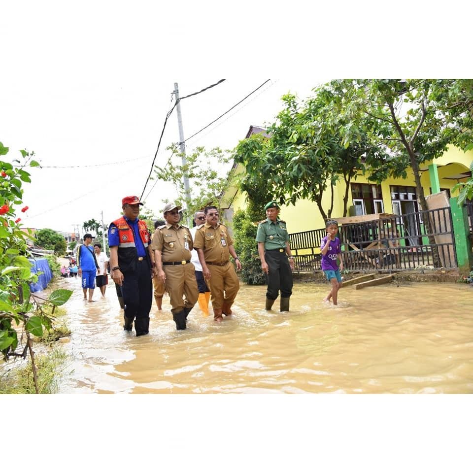 Wawako Meninjau Warga yang Terkena Banjir