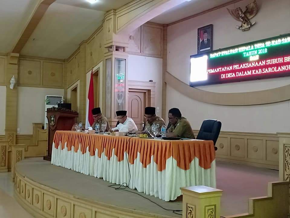 H Cek Endra didampingi H Hillalatil Badri, H Thabroni Rozali dan Mulyadi menghadiri rapat evaluasi Kades 2018