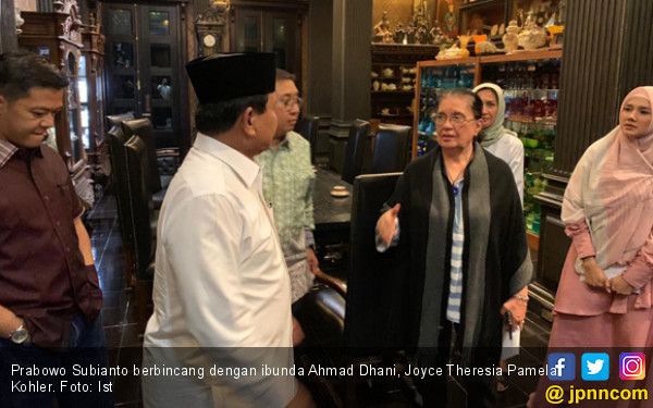 Prabowo Mengunjungi Ibunda Ahmad Dhani