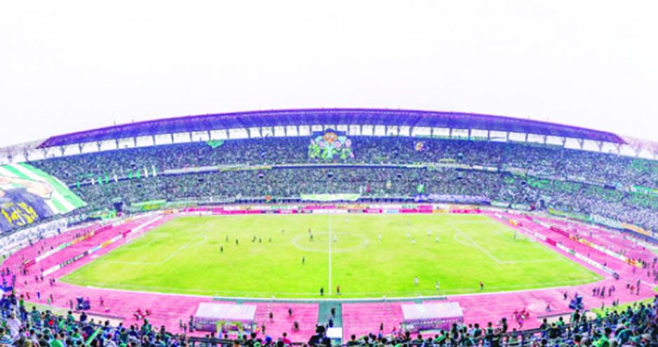 Bonek Memenuhi Stadion Gelora Bung Tomo