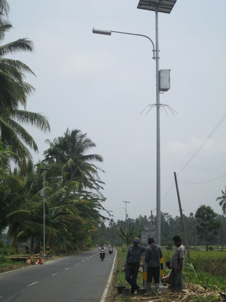 Lampu Penerangan Jalan Umum (LPJU) di jalan lintas Sumatra