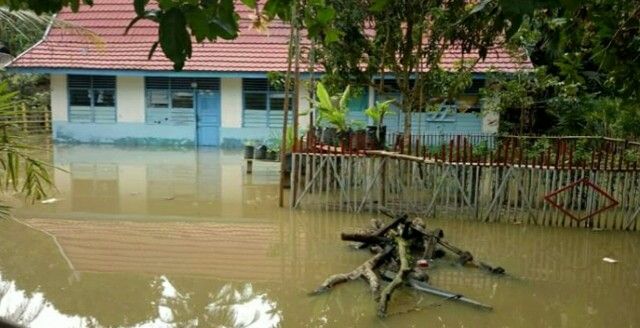 Kondisi SDN 71 Embacang Gedang, Kecamatan Muara Tabir yang terkena banjir