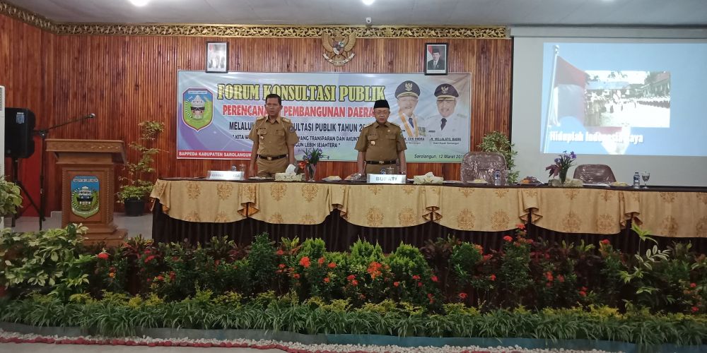 Bupati, Drs H Cek Endra didampingi Plt Kepala Bappeda, Ir Dedy Hendry MSi 