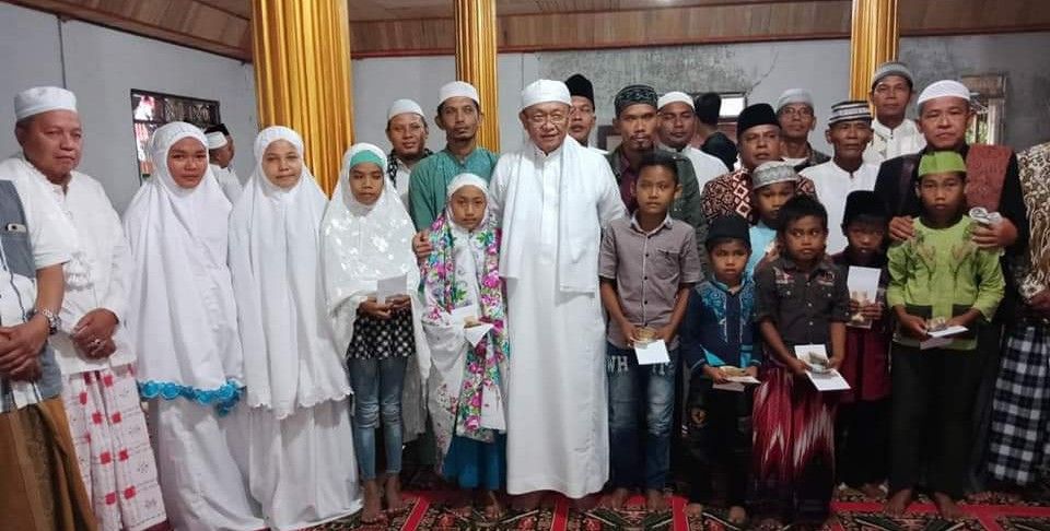 Bupati, H Cek Endra dan Sekda H Thabroni Rozali Subling ke 172 di Masjid Desa Sungai Keradak, Kecamatan Batang Asai.