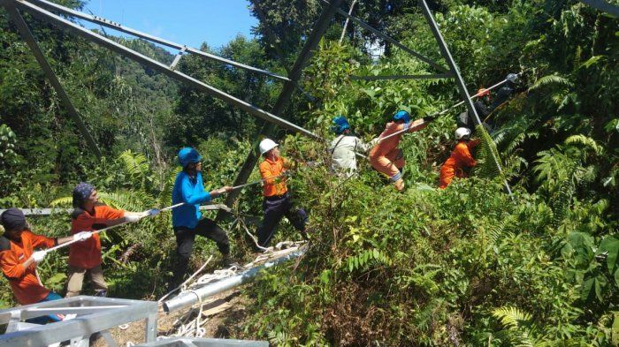 Pendirian tower ERS (Emergency Restoration System) sementara untuk menormalkan aliran listrik di Kabupaten Kerinci dan Sungai Penuh yang dilakukan oleh PLN Sumbagsel