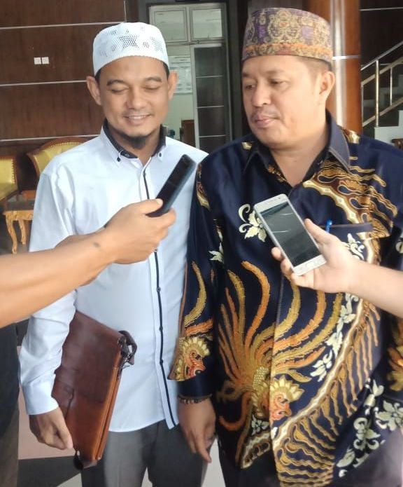 Waka Komisi II, Muslim Hamzah bersama Bambang Gunawan ketika diwawancarai