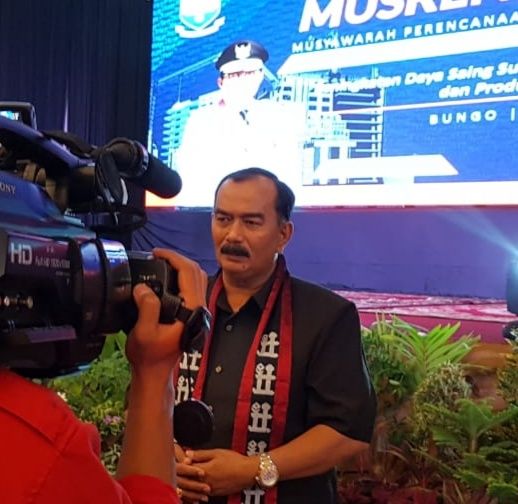 Wakil Bupati Tanjabbar, Drs H Amir Sakib saat Menghadiri Musrembang Provinsi